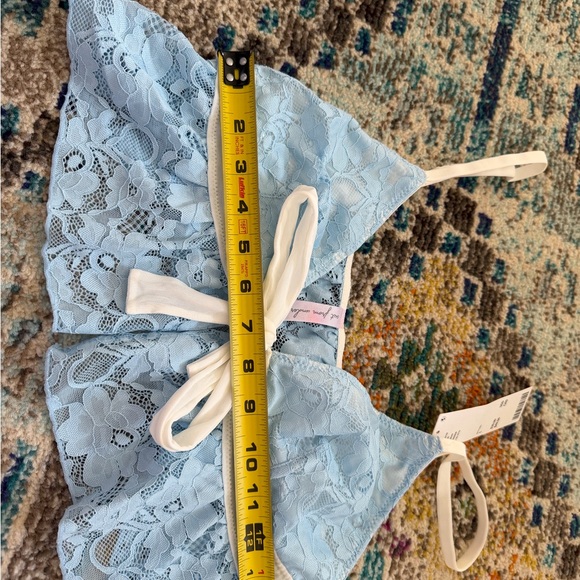 Urban Outfitters out from under crop top - Picture 7 of 7